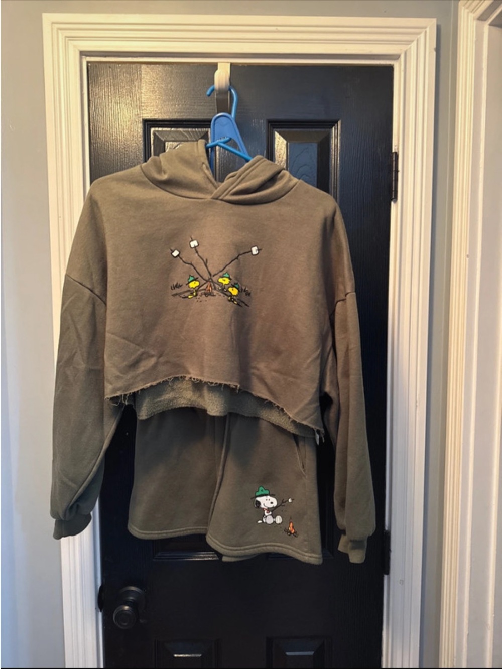 Olive Green Women's Cropped Hoodie Sweater with Snoopy Patch VGUC